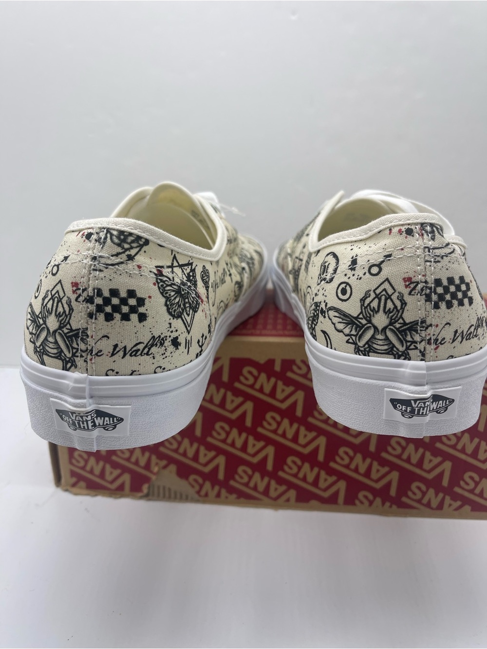 Vans Men’s Autentic Butterfly Journal Marshmallow
VN0A5KS9KIG Sneakers
Tattoo - Picture 10 of 16